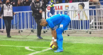 国安队备战亚冠：两天假期后的全力以赴（国安备战亚冠：两日休整后全情投入）