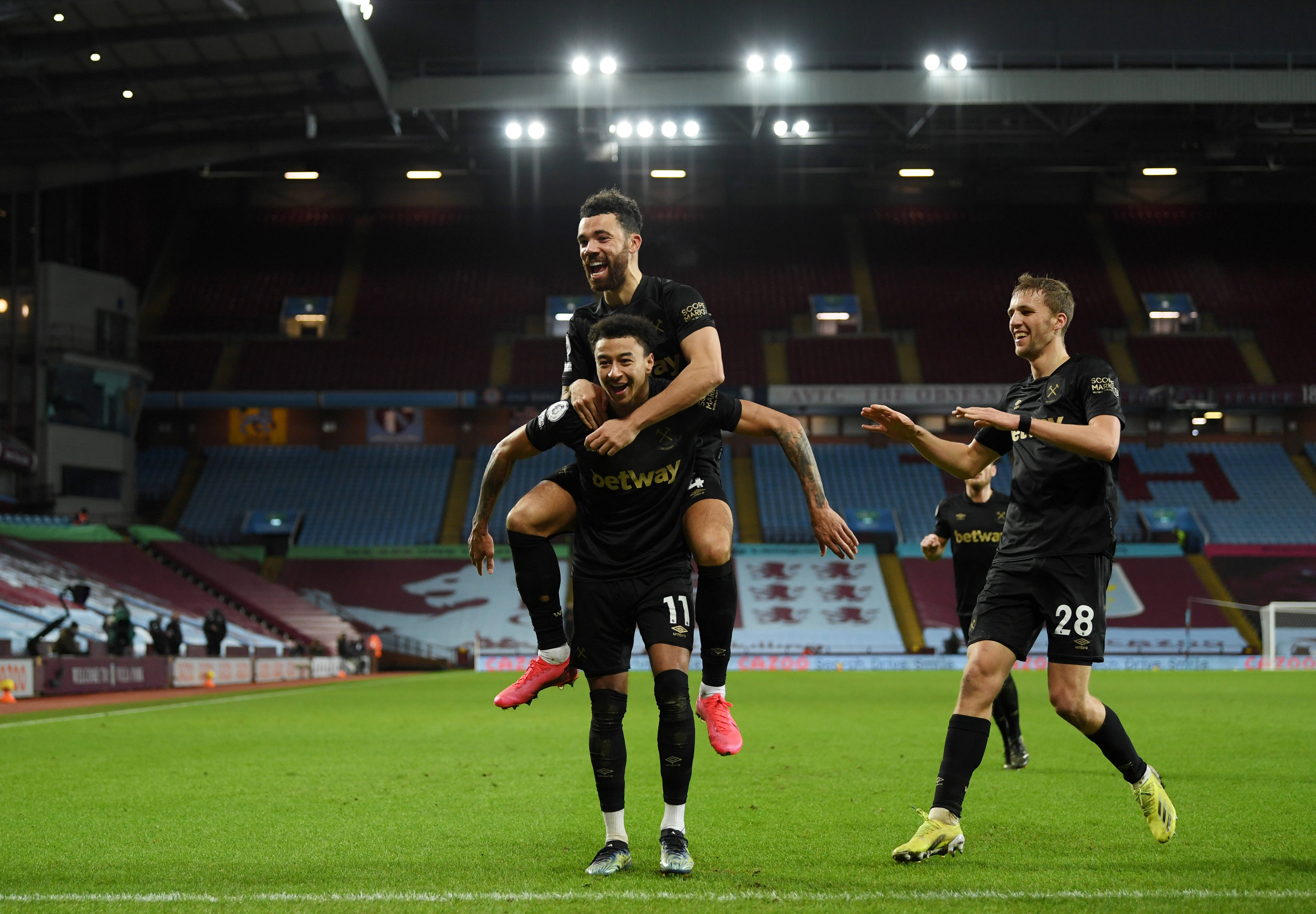 勇士门面在联赛再夺风头（勇士当家球星再度成为联赛焦点）