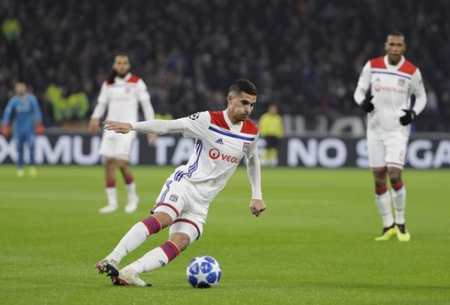 皇马客场4-3奥林匹亚科斯，姆巴佩大四喜，维尼修斯两助攻（姆巴佩上演大四喜，维尼修斯两度助攻，皇马客场4-3险胜奥林匹亚科斯）