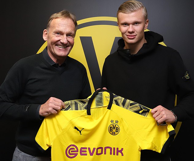 完成大四喜，姆巴佩当选欧冠官方本周最佳球员（姆巴佩轰四球，荣膺欧冠官方周最佳）