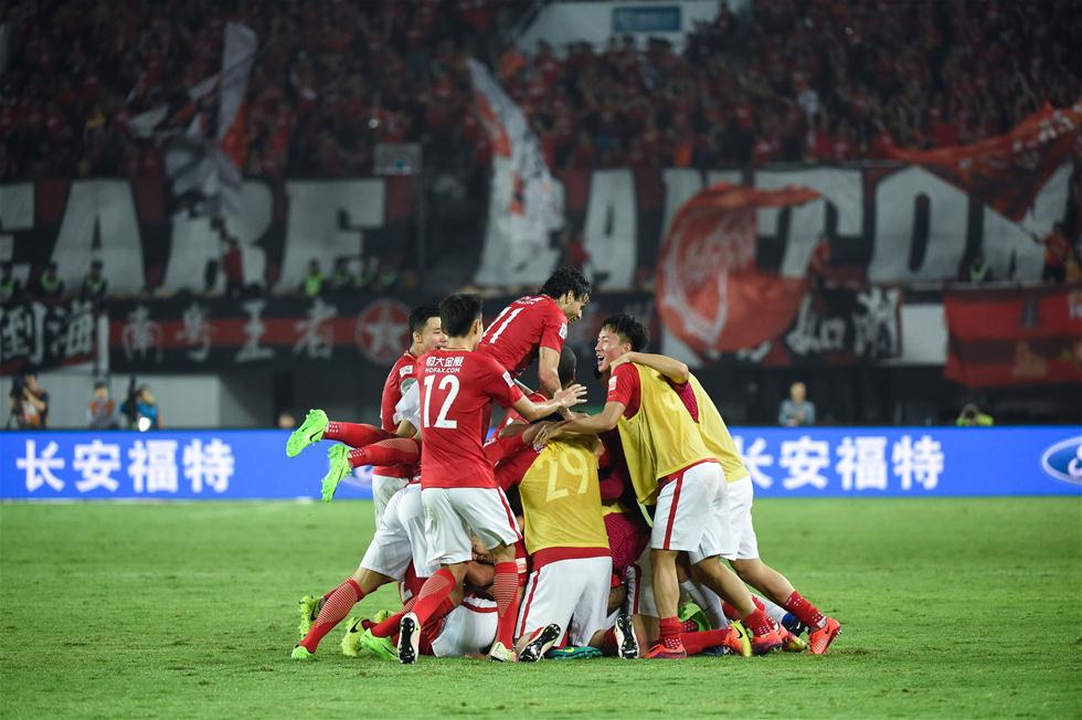 库普梅纳斯：我踢后卫感觉很好；斯帕莱蒂带来了积极的氛围（库普梅纳斯：踢后卫让我感觉良好，斯帕莱蒂为球队注入正能量）